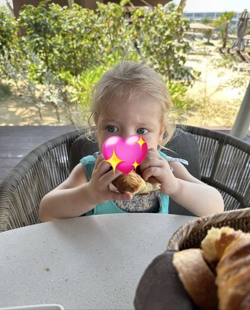levmaelys's tweet photo. ⠀

✶ —— Atheiana had so much fun with her dadda.    It really shows how she loves to eat.   Thank you, dadda! 🩷  

⠀ https://t.co/e606ZQrDdn