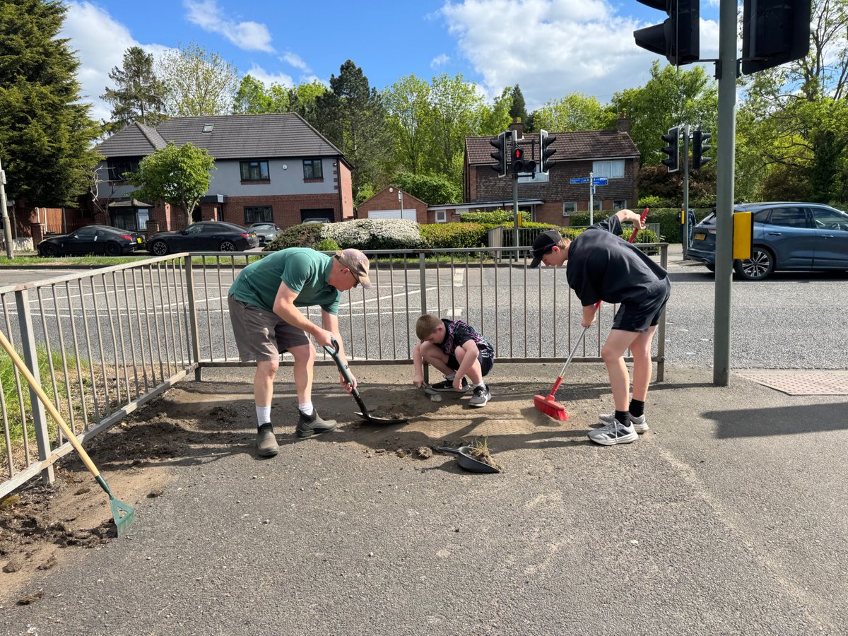 cabradyp's tweet photo. @benonwine Myself, my son and a friends son were doing this yesterday. Cleaning our streets so that they look good. We can all do our bit and keep our country clean! https://t.co/iTENSbv9TS