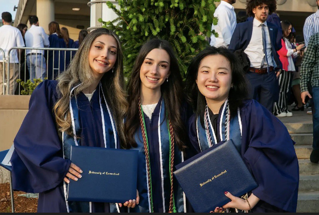 UConnPharmacy's tweet photo. Congrats to our B.S. grads! Home stretch to Pharm.D. 🎉 https://t.co/6HAmDLYbDM