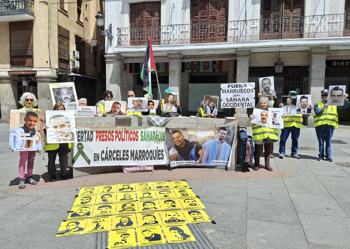 contramutis's tweet photo. "España cumple con los suyos y con el resto del mundo", ha dicho @sanchezcastejon, menos con el #SáharaOccidental le faltó reconocer. Ante el @MAECgob por los #DDHH de los presos políticos saharauis en cárceles marroquís, a los que ignora el Gobierno y  en especial @jmalbares https://t.co/iwoP69yEQt