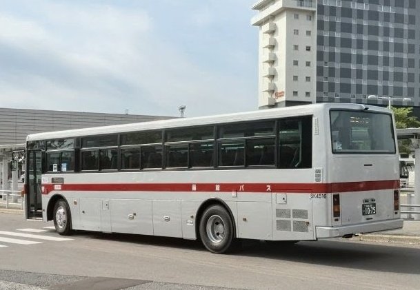 2PY7jAfnnD0Mg5q's tweet photo. 函館バス SK4416 鹿部(出) 所属
PKG-RA274TAN 10年車 26年移籍
元京急バス SH7058 西工 E-Ⅱ型
快速しかべ号で新駅→25系統→で
函館(営)へ帰りは25系統→新駅より快速しかべ号で鹿部(出)へ
LED行先表示器搭載ですが、表示は「函館バス」でフロント窓下に
行先表示を掲出してました。
(画像参照) https://t.co/NIBux1FCUl