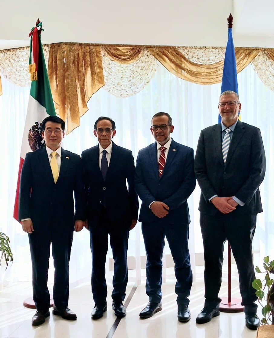 EmbaMexUcr's tweet photo. Los embajadores del grupo #MIKTA en Ucrania dieron la bienvenida al nuevo embajador de Australia en este país, Geoff Bowan, y analizaron los resultados del trabajo conjunto, así como las oportunidades a futuro.

🇲🇽🇮🇩🇰🇷🇹🇷🇦🇺 https://t.co/4Kyx2bqlC5