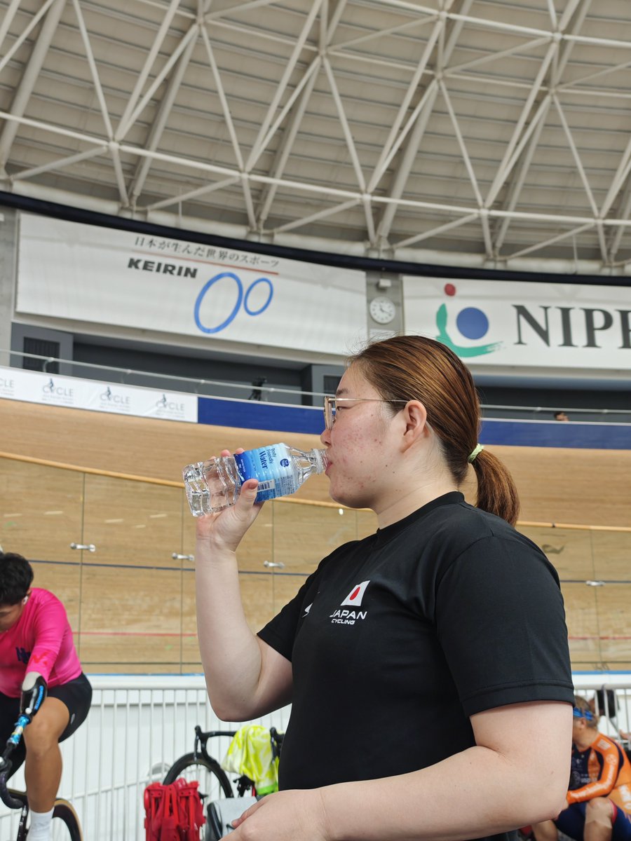 JCF_event's tweet photo. 今回のJAPAN TRACK CUP開催中の
5月16日（土）
5月17日（日）
では

先着順でトラック日本代表公式水
「あなたのからだに近い水」をおひとり様一本プレゼントします！！
（数量限定）

嬉しいですねぇ😆
是非ご賞味ください！！

 #JAPANTRACKCUP
 #JAPANCYCLING https://t.co/xZbnqE8qy1