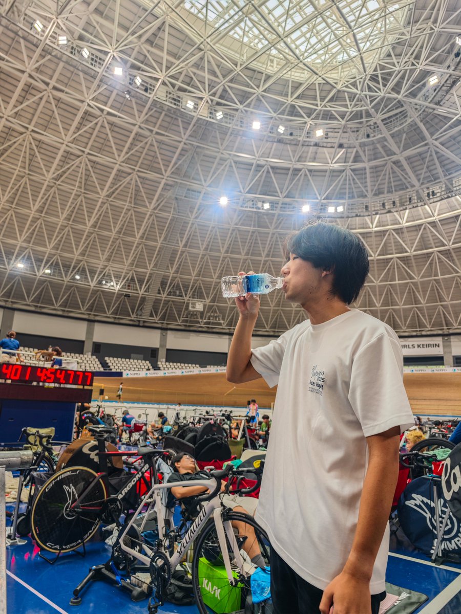 JCF_event's tweet photo. 今回のJAPAN TRACK CUP開催中の
5月16日（土）
5月17日（日）
では

先着順でトラック日本代表公式水
「あなたのからだに近い水」をおひとり様一本プレゼントします！！
（数量限定）

嬉しいですねぇ😆
是非ご賞味ください！！

 #JAPANTRACKCUP
 #JAPANCYCLING https://t.co/xZbnqE8qy1
