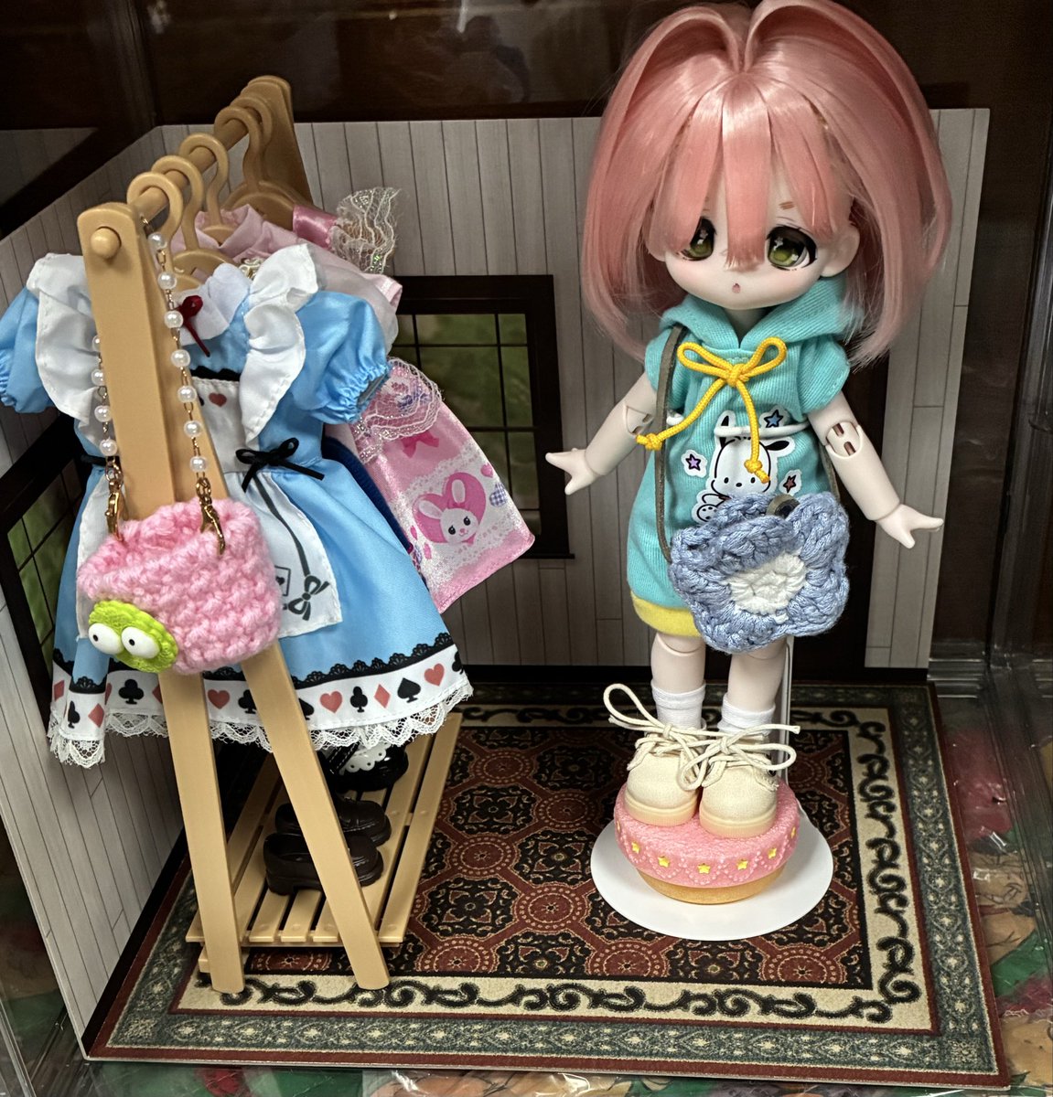 アマゾンでドールスタンド買ったんだけど、ボニバニ6だと一番下まで