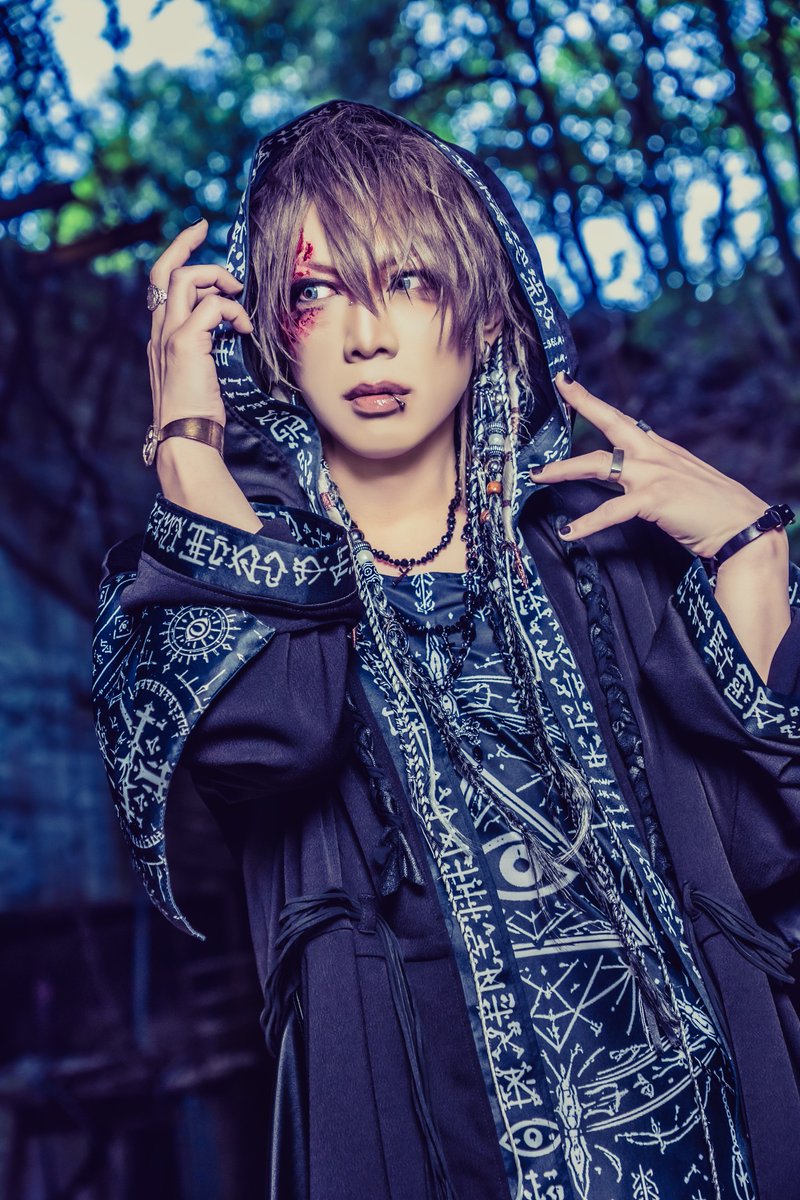 蛾と蝶 official tweet media