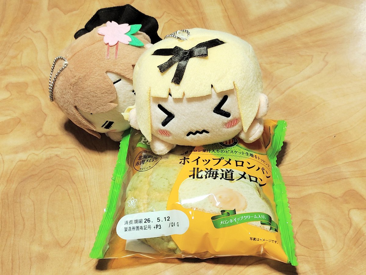 夜のおやつ

「ホイップメロンパン 北海道メロン」

久々に見かけたこちらをGETしたシャロちゃんです😋