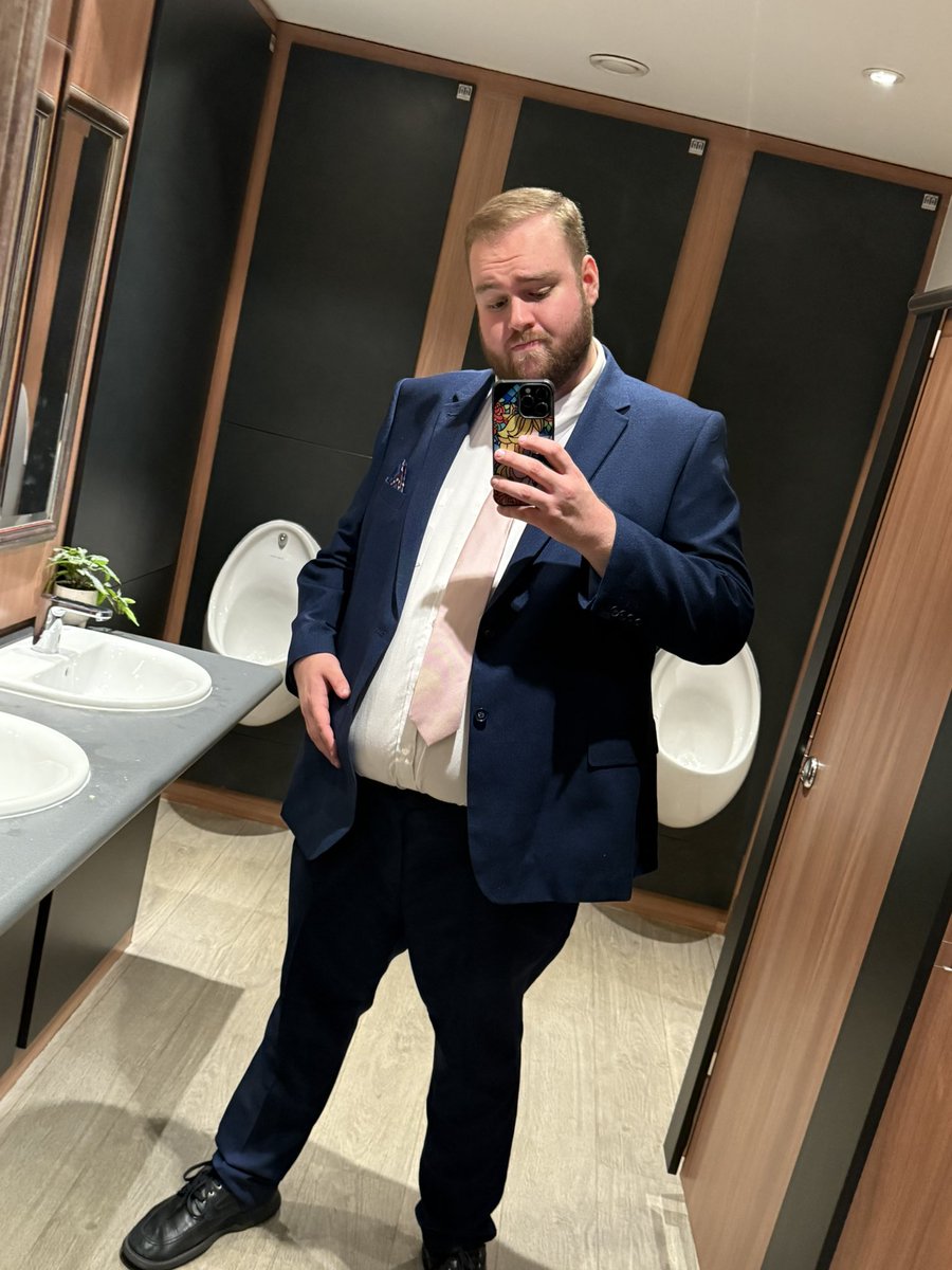 mistymace_'s tweet photo. Suited n booted https://t.co/7tKREB5hUn