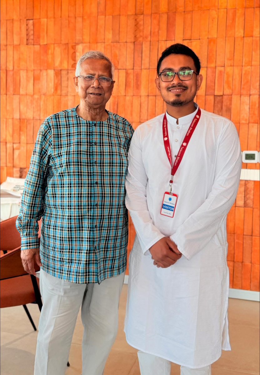 MdAbuShadik's tweet photo. 'জুলাই বিপ্লব বিষয়ক দ্বিতীয় আন্তর্জাতিক কনফারেন্স'-এ অতিথি হিসেবে আমন্ত্রণের লক্ষ্যে সাবেক প্রধান উপদেষ্টা জনাব ড. মুহাম্মদ ইউনূস এর সাথে এক ���লপ্রসূ সাক্ষাৎ হয়েছে

সাক্ষাৎকালে বিবাহ অনুষ্ঠানে নিমন্ত্রণ জানালে তিনি আমার জীবনের নতুন অধ্যায়ের জন্য অভিনন্দন ও শুভ কামনা জানিয়েছেন https://t.co/W9B0dKPHhN