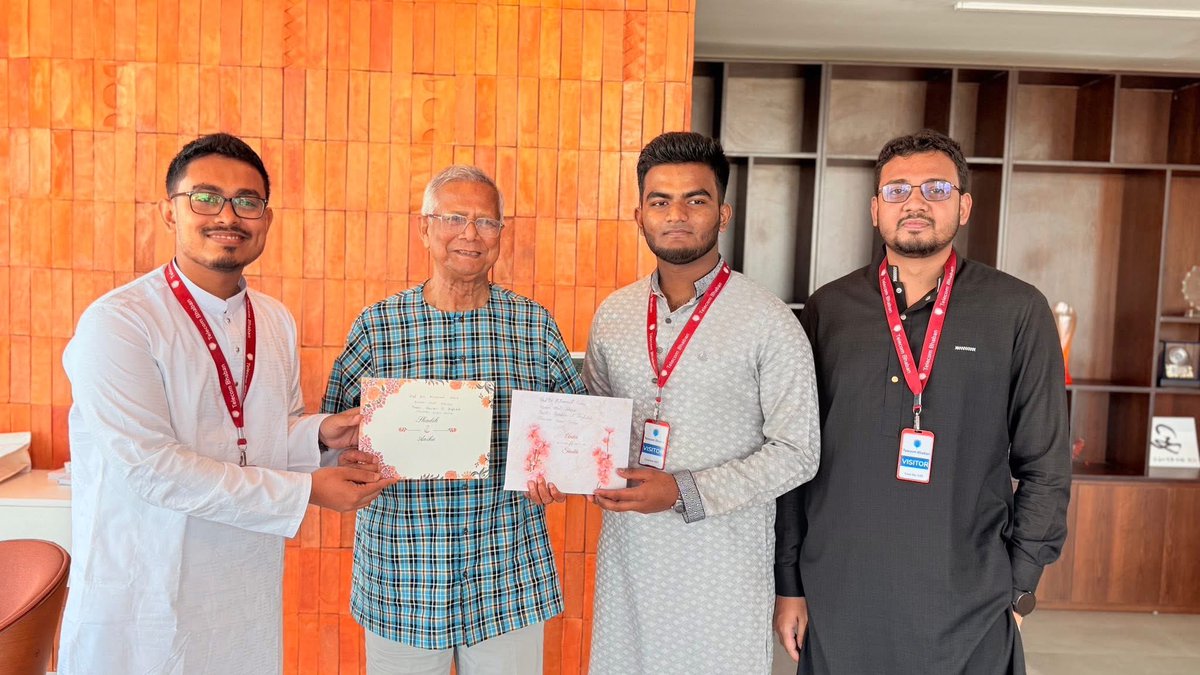 MdAbuShadik's tweet photo. 'জুলাই বিপ্লব বিষয়ক দ্বিতীয় আন্তর্জাতিক কনফারেন্স'-এ অতিথি হিসেবে আমন্ত্রণের লক্ষ্যে সাবেক প্রধান উপদেষ্টা জনাব ড. মুহাম্মদ ইউনূস এর সাথে এক ���লপ্রসূ সাক্ষাৎ হয়েছে

সাক্ষাৎকালে বিবাহ অনুষ্ঠানে নিমন্ত্রণ জানালে তিনি আমার জীবনের নতুন অধ্যায়ের জন্য অভিনন্দন ও শুভ কামনা জানিয়েছেন https://t.co/W9B0dKPHhN