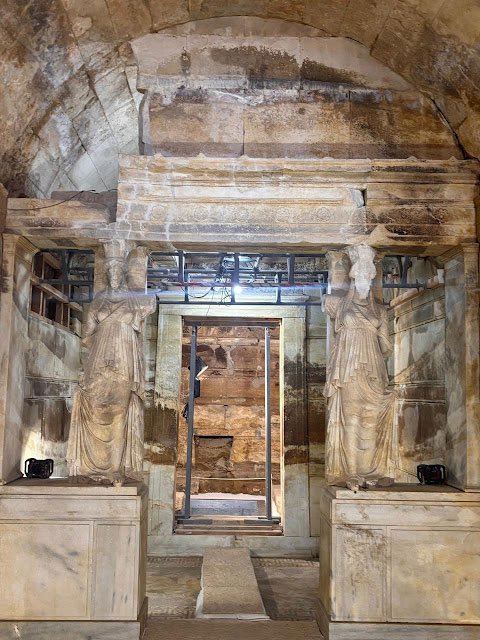 HeraklesCithare's tweet photo. Le plus grand tombeau de la Grèce antique ouvrira au public dans quelques mois… j’ai raconté son histoire dans ce fil 🧶 https://t.co/EbfYzorO72