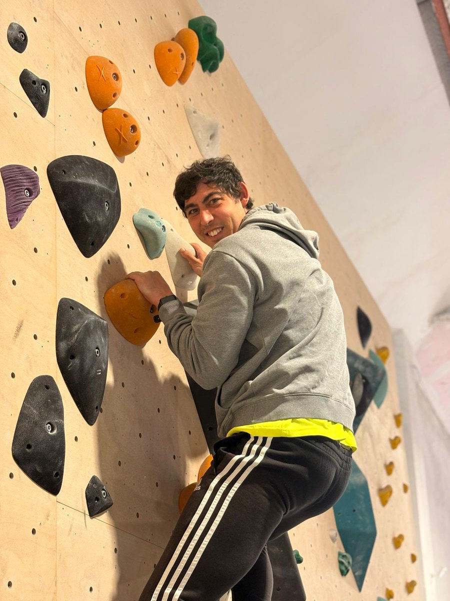 AmisolSolsona's tweet photo. Divendres passat un grup de persones del Centre Ocupacional vam participar a la Jornada d'Escalada Inclusiva organitzada pel club Esportiu Alba al rocòdrom Cal Penjat de Tàrrega
Ens ho vam passar genial, moltes gràcies per la iniciativa! 🎉🧗😊

#amisol #inclusió #escalada https://t.co/BqYHCI6aCV