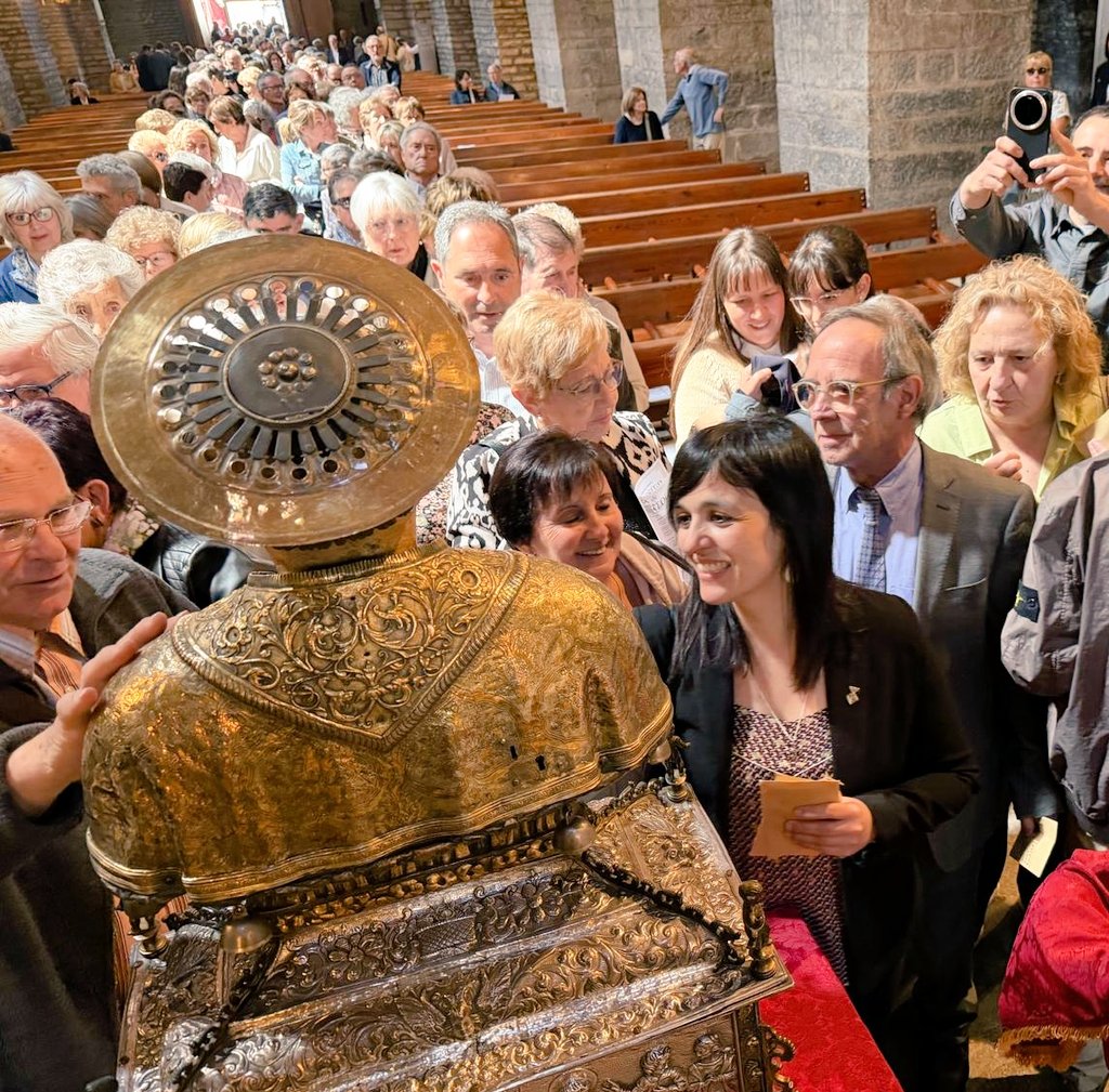 La devoció que desperta Sant Eudald entre els ripollesos es manifesta any rere any...

Per molts anys a tots els Eudalds, Eudaldes i Eudalines.

Bona Festa Major!

#GovernemRipoll