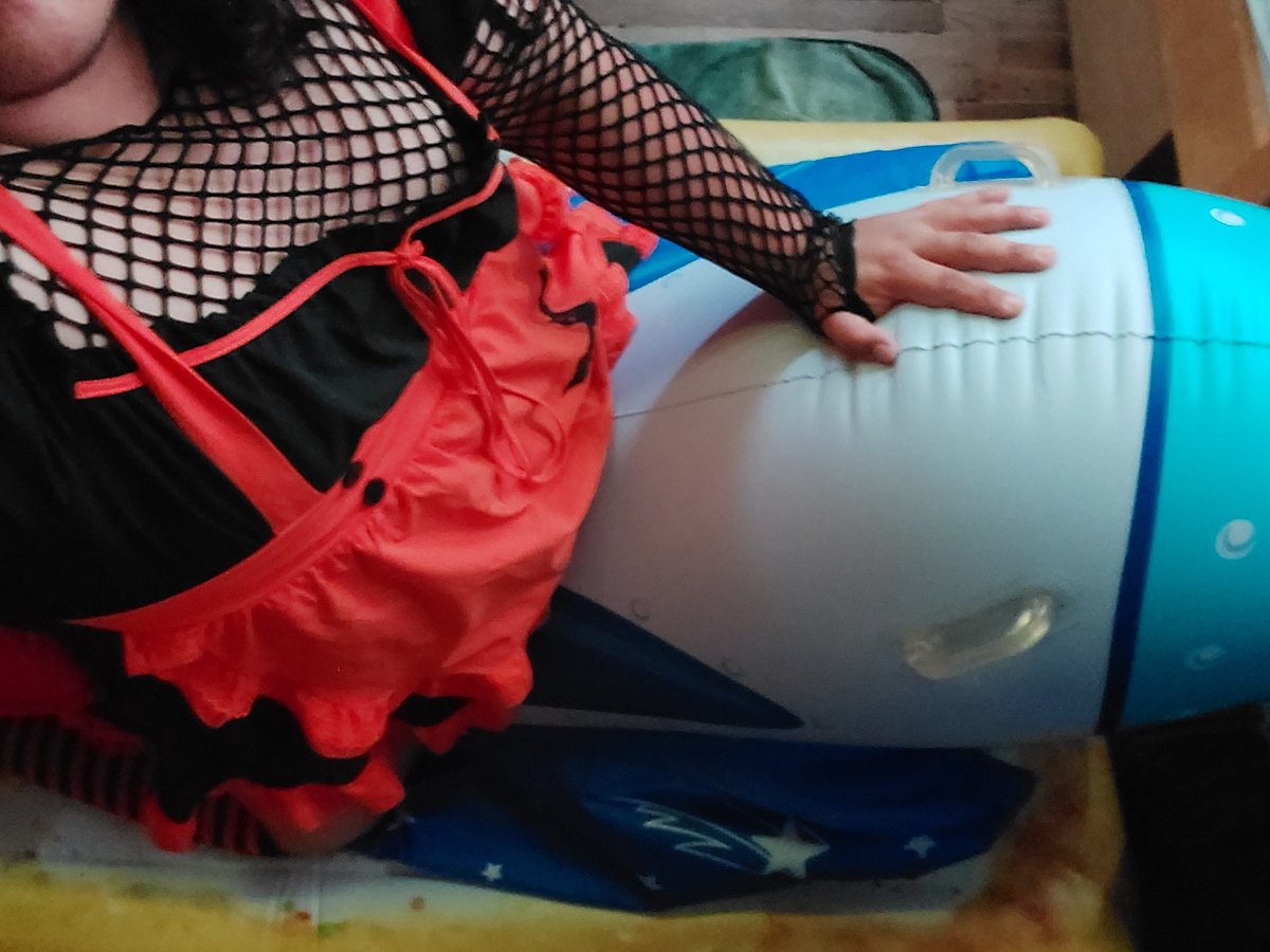 298_john's tweet photo. 🖤🖤🖤

#inflatables #inflatablefetish #pooltoys https://t.co/V7LzKnTeBu