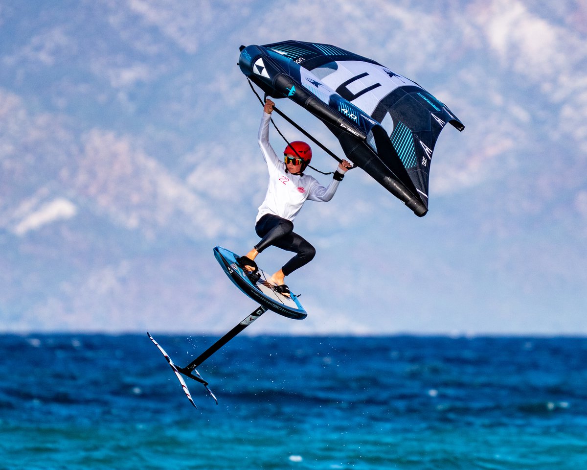 sic_maui's tweet photo. Gravity tried.
Toben Mcconnell said no.
This is what the future of foiling looks like.

Gear -
Board: KA’A
Wing: Dragon 4.0
Foil: Slash

#SICMaui #SICWingLife #SICFoilLife #BoundByWater https://t.co/7seMMrVh0o