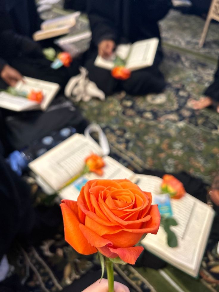 ༺ أَمَةُ ٱللَّهِ ༻ tweet media