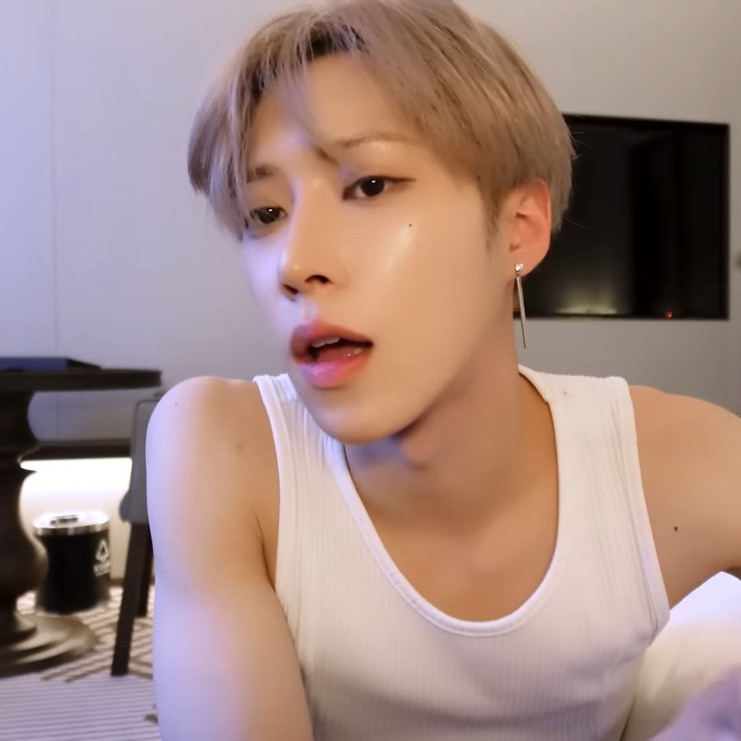 𝙘𝙧𝙖𝙯𝙮 tweet media