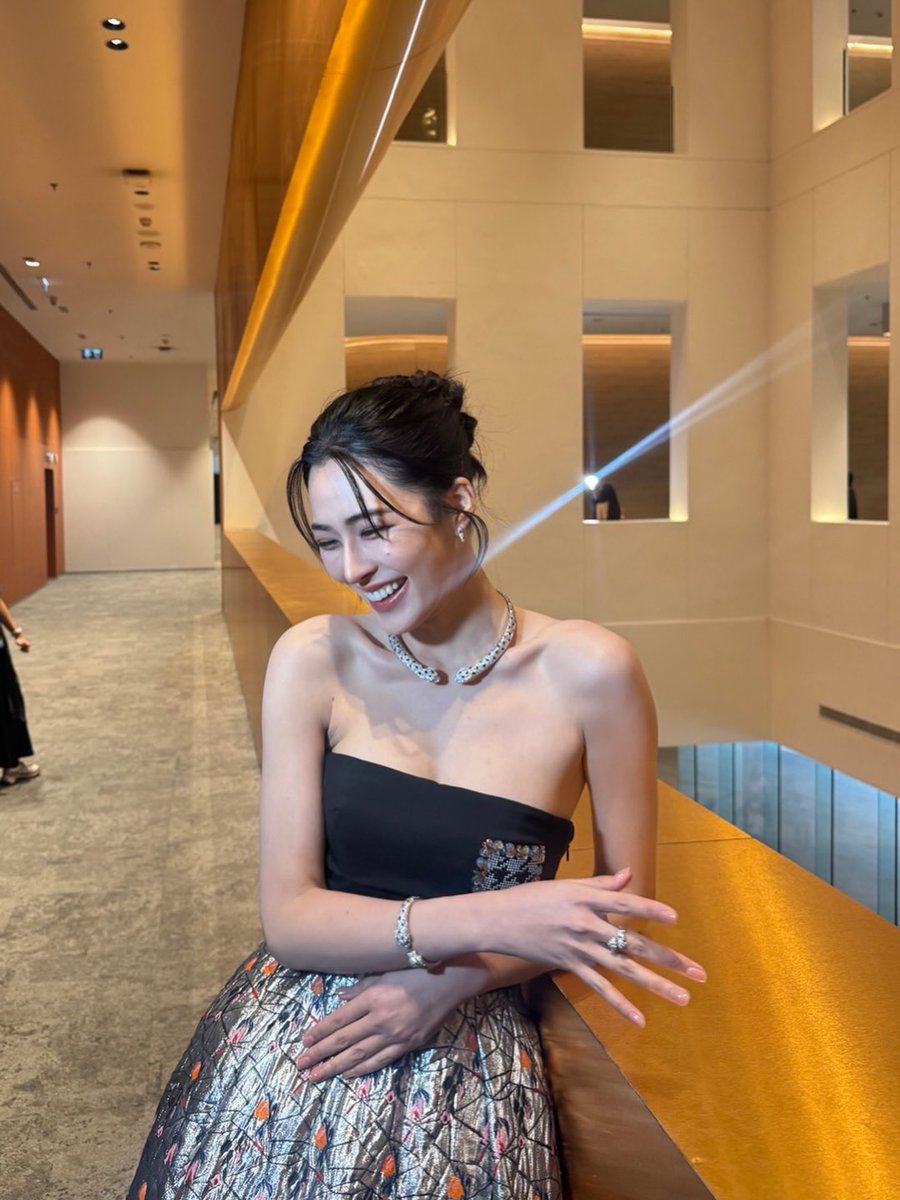 ปึ้งงงงงง สวยมากกกกกกก 😵😵

From IG: piikornlek

LINGLING BORN TO BLOOM
#TheDayOfLinglingKwong
#LinglingKwong #หลิงหลิงคอง