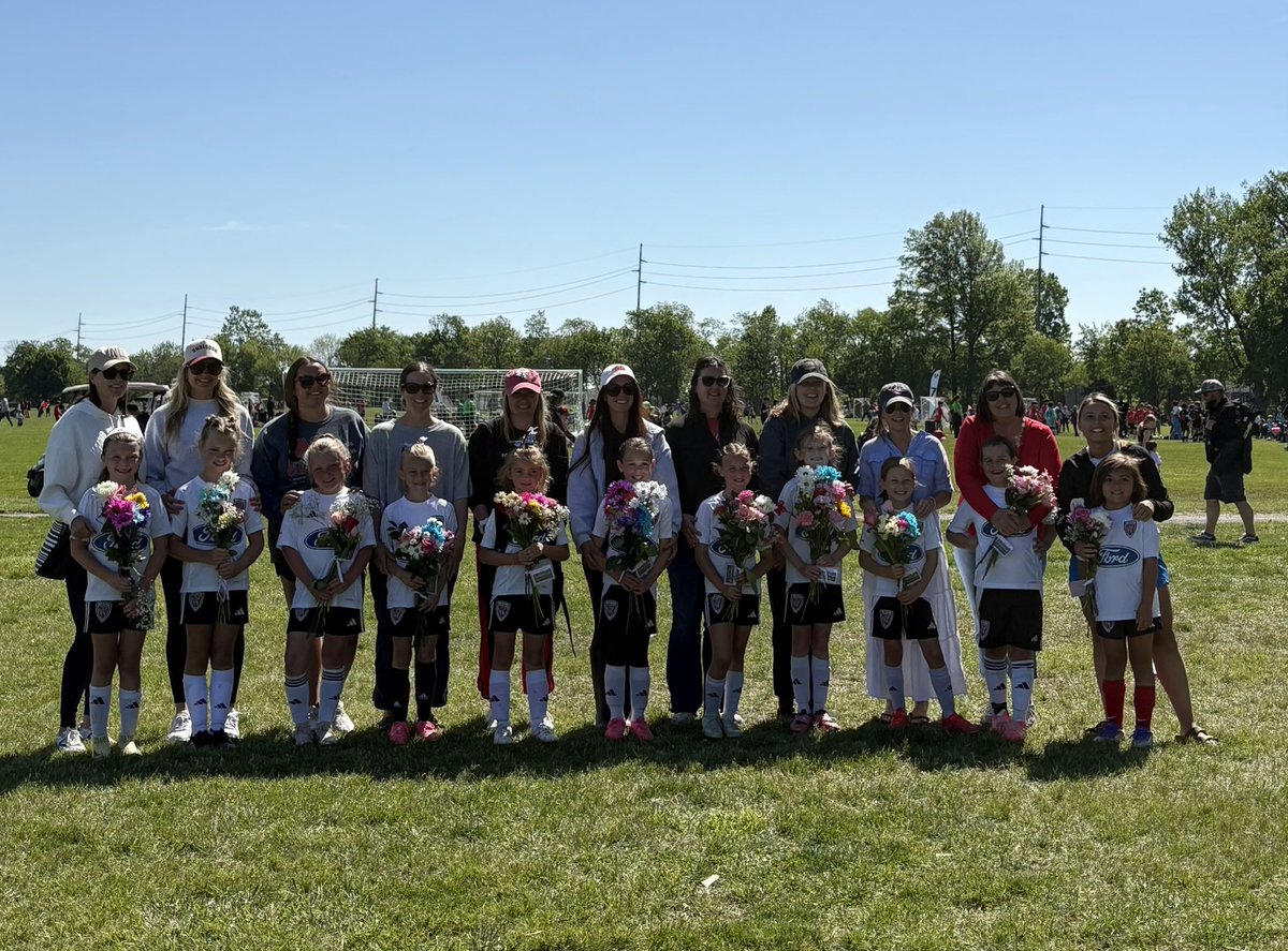 SCSA_Soccer's tweet photo. U9 girls made it to the Dynamo MVP Tournament Final! ⚽️💪
Great weekend, great performances, and the perfect way to celebrate Mother’s Day. 🌸💐
Happy Mother’s Day to all our amazing soccer moms ❤️ https://t.co/zlmbhpJA9M