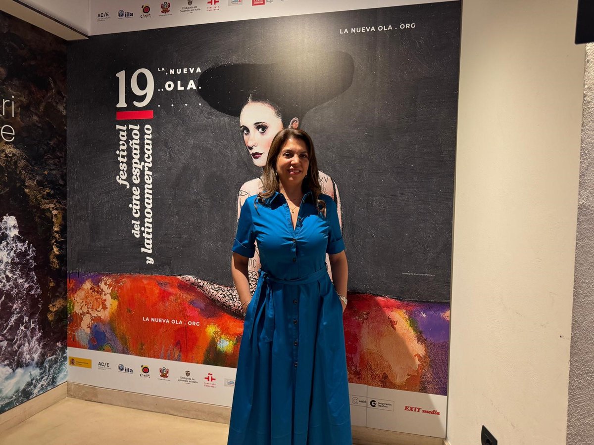 EmbColomItalia's tweet photo. 🎬✨ ¡Colombia brilló en Roma!
En el marco del Plan de Promoción de Colombia en el Exterior, tuvimos el honor de presentar la película Un Poeta, escrita y dirigida por Simón Mesa Soto en el prestigioso Festival La Nueva Ola, en el Cinema Barberini, en pleno corazón de Roma. https://t.co/pbRAYRaymd