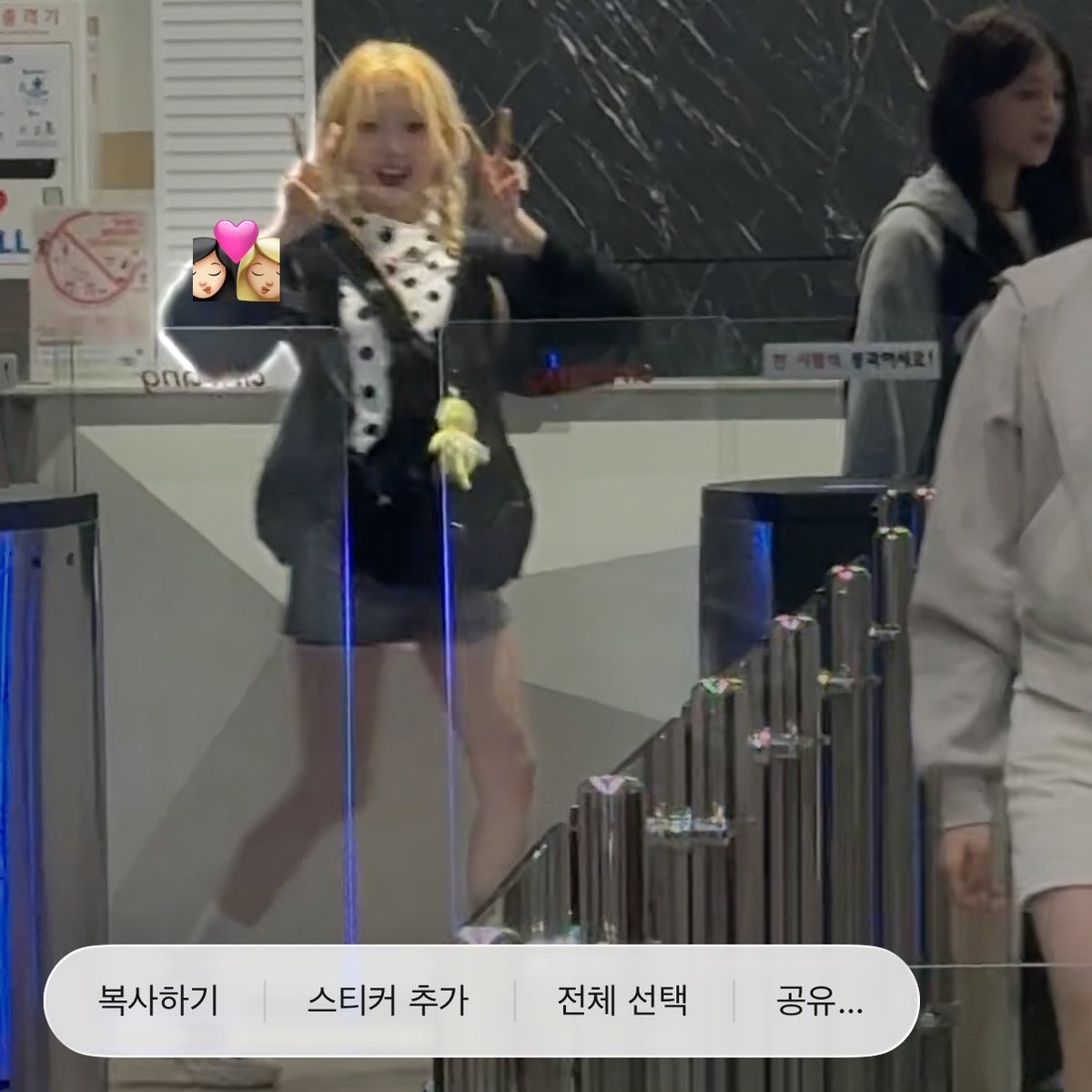 코리 tweet media