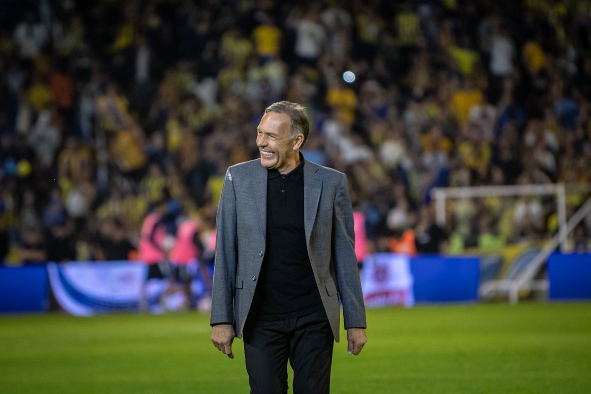 Hola, Miguel. 
Nos tocó Racing en 4tos, si pasamos puede ser River en semis. 
Sí, como en el 2023. 
Mándanos una fuerza, una señal, una bendición para dar la vuelta como esa vez. 
Vamos nosotros, viejo querido.