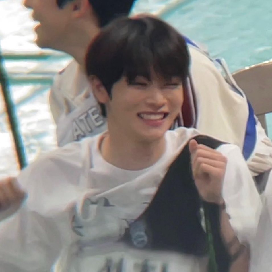 무 tweet media