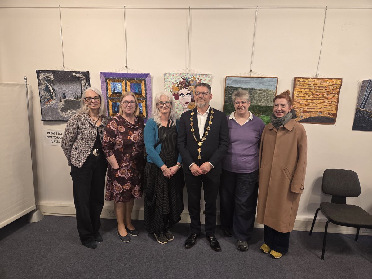 mariadonoghue24's tweet photo. I was delighted to be invited to the Mid-West Branch of the Irish Patchwork Society exhibition opening that was held in the County Library. Many thanks to all for the lovely welcome and the chats!

#community #communitymatters
#patchwork #limerick #creativelimerick https://t.co/xZfsXHSLBZ