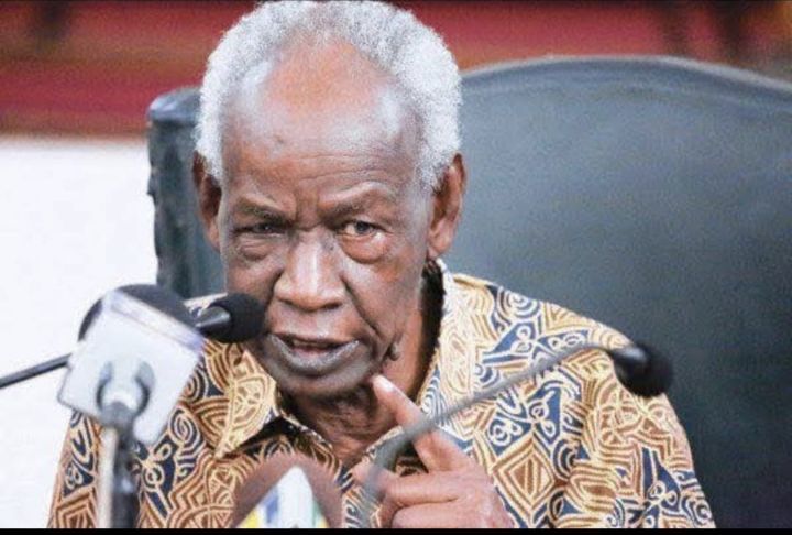 clementmanang's tweet photo. "Ndugu wa Tanzania, kuna haja sasa ya kumtambua mzee Joseph Sinde Warioba kama Baba wa Taifa na Babu wa wajukuu zetu.

"Uzee wa umri hekima busara,, uwazi kusimamia ukweli na haki,, ni barakaka kwa Taifa. https://t.co/pDtrom7k2C