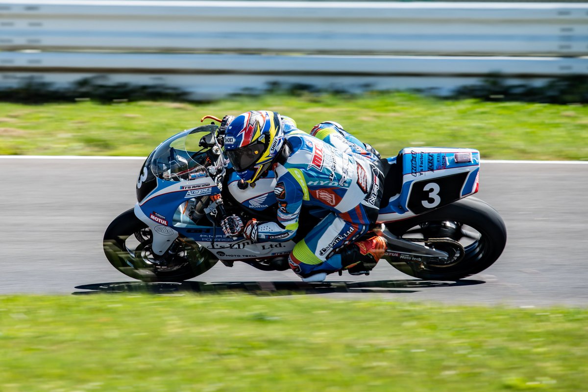 S19TokyoMetoro's tweet photo. 2026 Taste Of Tsukuba
"SATSUKI STAG"
女性ライダーと知りチェック
カッコイイです👍
ZERO-4 CB-1 決勝6位!
おめでとうございます🌹
2026.05.09
#TASTEOFTSUKUBA
#テイストオブツクバ
#TOT
#SATSUKISTAGE
#筑波サーキット
#ZERO4
#CB1
#下山光世選手
#下山光世 https://t.co/5ylmOCKUFV