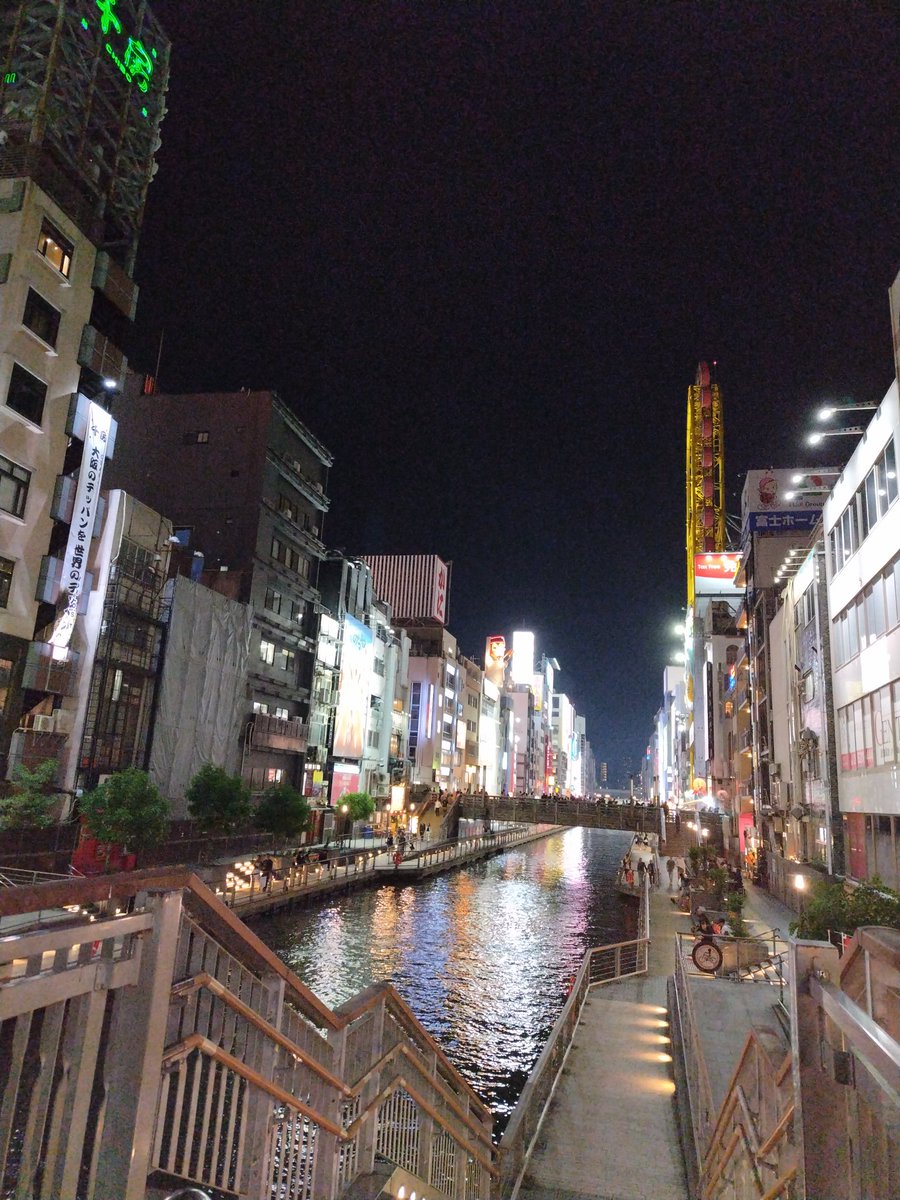 910uroko's tweet photo. 3月末に、会社が「堺筋本町駅の真上」から「堺筋本町と長堀橋の中間」へ引っ越しました。なので、仕事帰りに堺筋線を南へ歩いて、ディープな大阪をウォッチしてます。道頓堀川沿いの写真です。 https://t.co/lSyD24DKko