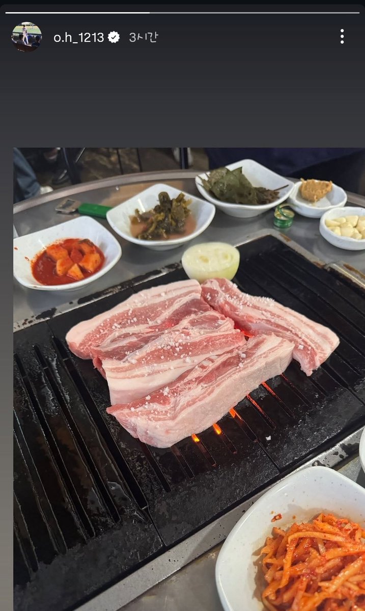 쌰갈 아저씨 고기 삼겹살 됨.... 아 야구 잘하라고ㅡㅡ