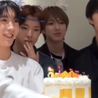 yushi and his crazy tension with cakes.