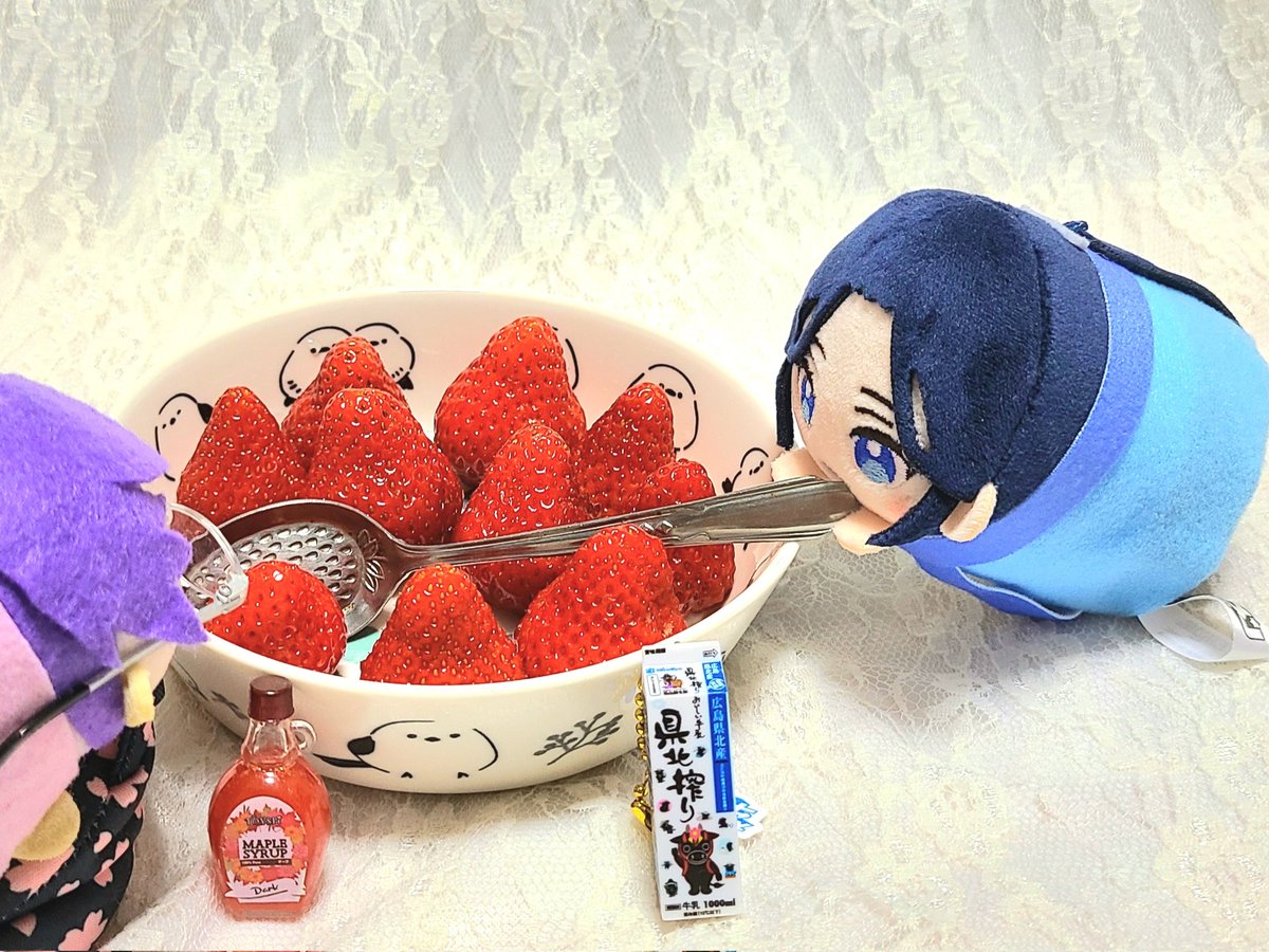 izana43468833's tweet photo. 🧣<ここに🍓と🥛がありますね✨

🧣<まりすのために「🍓いちごみるく🥛」をつくります！
さあ、🍓さんをつぶしますよ！あとかたもなく！！

👓️<…どこで売ってるんだそのスプーン

#かついま_マリスHBD https://t.co/Dh7HcCEZbH