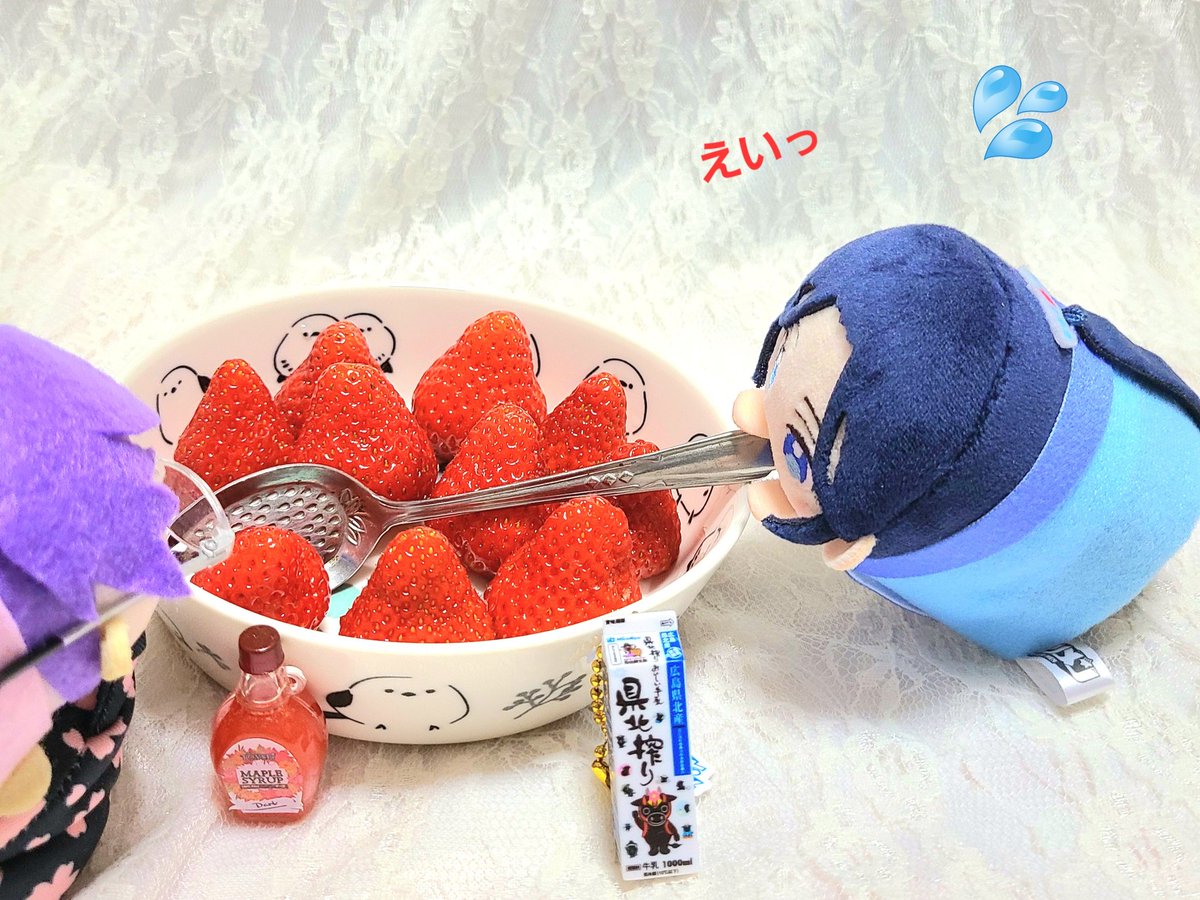 izana43468833's tweet photo. 🧣<ここに🍓と🥛がありますね✨

🧣<まりすのために「🍓いちごみるく🥛」をつくります！
さあ、🍓さんをつぶしますよ！あとかたもなく！！

👓️<…どこで売ってるんだそのスプーン

#かついま_マリスHBD https://t.co/Dh7HcCEZbH