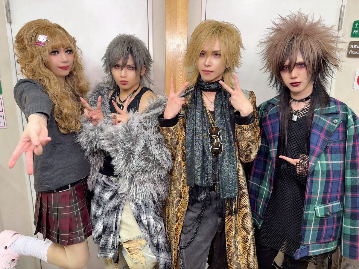 Royz tweet media
