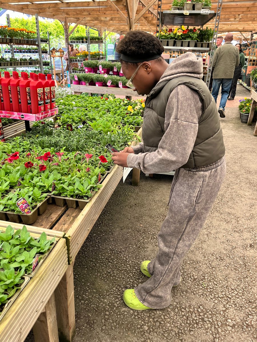 EsteemStaffs's tweet photo. Taking learning into different environments can open up completely new interests🌱

During this session the focus was photography! Exploring colour and details through photographing flowers and plants📸

🔹Creativity deserves space to grow.

#EsteemEducatorsStaffordshire https://t.co/KlUpp9MQsS