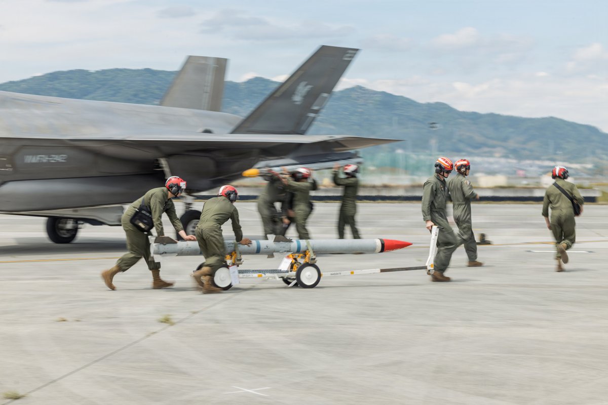 U.S. Marines tweet media