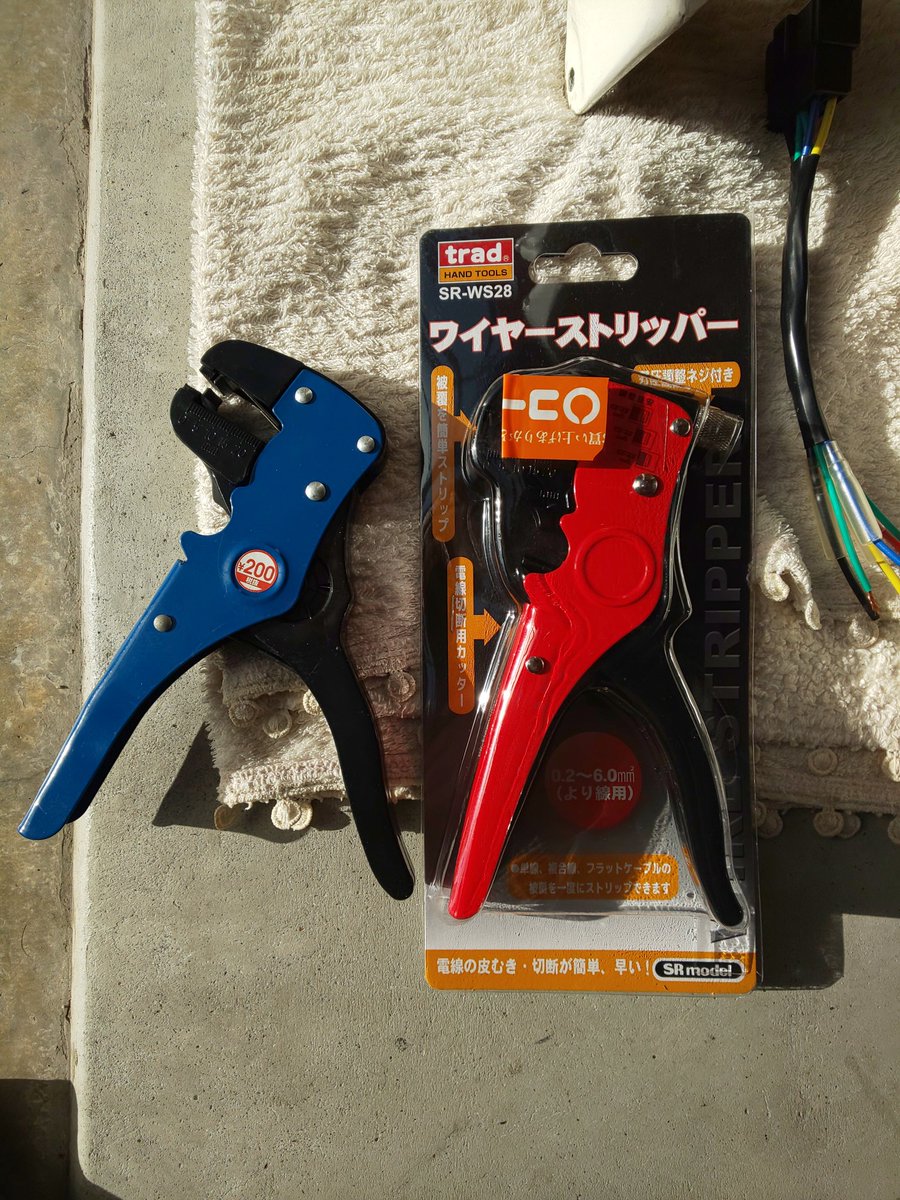 maeyan1981's tweet photo. 昨日もスキマ時間に復旧作業🤗
テールのハーネス結線しようとしたらワイヤーストリッパーが崩壊🤣
コーナンで適当なやつを買って来ました😁
あとは微調整すれば完成✨ https://t.co/xXVytQvCAJ