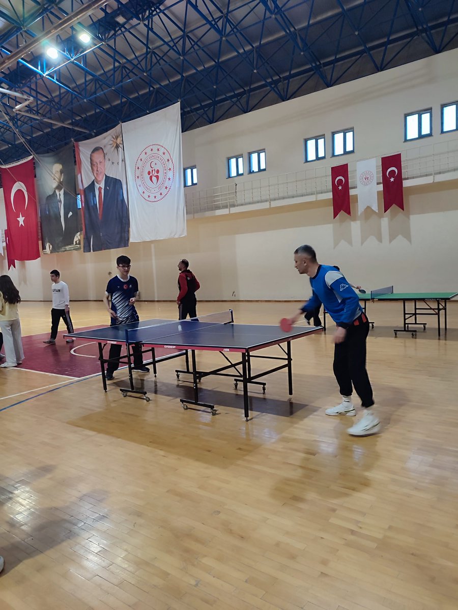 FenAkpinar's tweet photo. Spor bizim işimiz💪🙏🇹🇷🌿🌺🇹🇷
İlçemizde düzenlenen masa tenisi turnuvasında öğrencilerimiz önemli bir başarıya imza atmıştır. Turnuvada 
Miraç Efe Kavaklı ilçe birincisi, 
Bedirhan Öztürk ilçe ikincisi ve 
Yusuf Arda Demir ilçe üçüncüsü olmuştur.
#masatenisi
#spor
@ladikilcemem https://t.co/ETiYdlFaWj