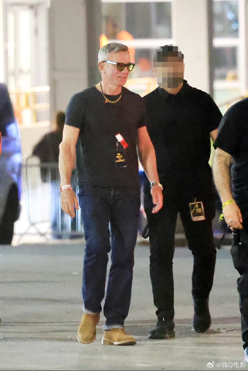 DanielCraigUPD's tweet photo. Daniel Craig leaving the Metallica concert at the Olympic Stadium OAKA in Athens 🇬🇷 on 9 May 2026. 

📸 via 嗨Q电影 https://t.co/MRr4toZ6FA