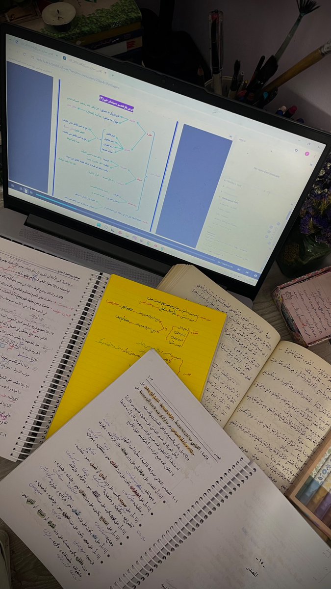 Seiedeh135's tweet photo. کاش یه دکمه ای بود آدم از رشته ای که انتخاب کرده لِف میداد 🫤🦦 https://t.co/Q6lBrHh4OG