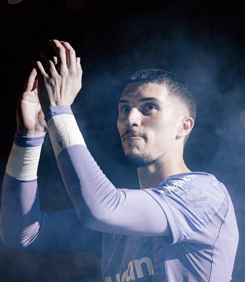 Santi_J_FM's tweet photo. 🚨🟣🇫🇷🇦🇷 #PL|

 ❗️En cas de départ d'Emiliano Martinez, Aston Villa cible plusieurs gardiens dont Robin Risser et Guillaume Restes.

➕️ Les deux profils sont appréciés en interne et figurent parmi les pistes étudiées par les Villans pour cet été. 

https://t.co/XamoZCUoy9 https://t.co/L0tkHDhbeN
