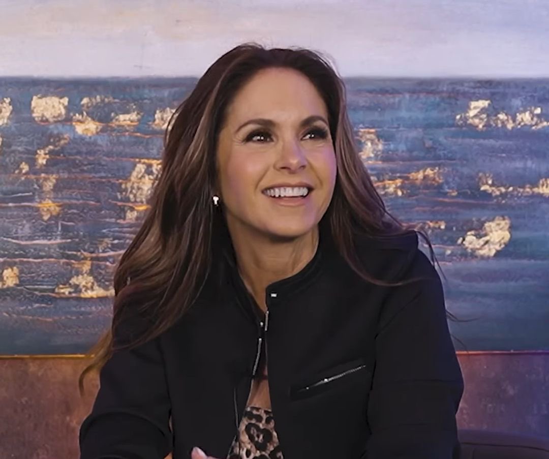 Preciosa mía, feliz inicio de semana <a href="/LuceroMexico/">Lucero</a>. Que estos días vengan cargados de tanta luz y alegría como la que tú nos transmites siempre. ¡A por una semana maravillosa! 🌼☀️💕