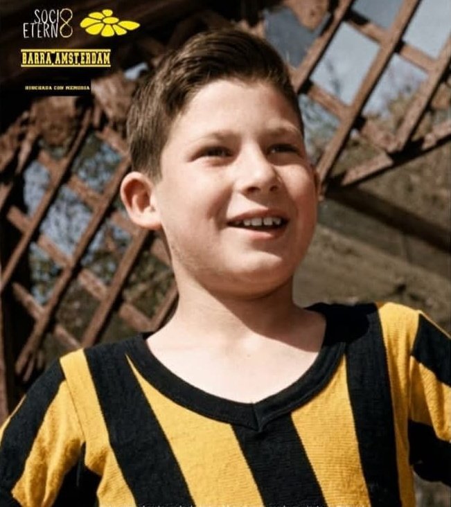 obdulistas's tweet photo. Hoy juega Peñarol. 
Nebio, un Manya como vos y yo que gritó cada gol y soñó meter uno con la aurinegra puesta, sigue desaparecido. 
Mayo; mes de la memoria en 🇺🇾. 🌻🌻 https://t.co/bHlDx1M0RH