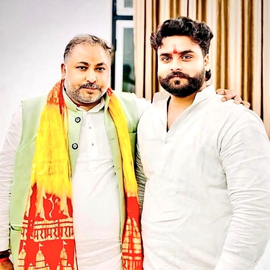 सुवेंदु अधिकारी के PA की हत्या में गिरफ्तार UP के राज सिंह का प्रोफाइल

– BJP सांसद के पिता ब्रजभूषण शरण सिंह को चाचा बताता है
– UP सरकार में मंत्री दयाशंकर सिंह संग फोटो खिंचवाता है
– इलेक्शन में BJP के लिए वोट मांगता है
– BJP के पोस्टर में खुद को ब्लॉक प्रमुख प्रत्याशी बताता है