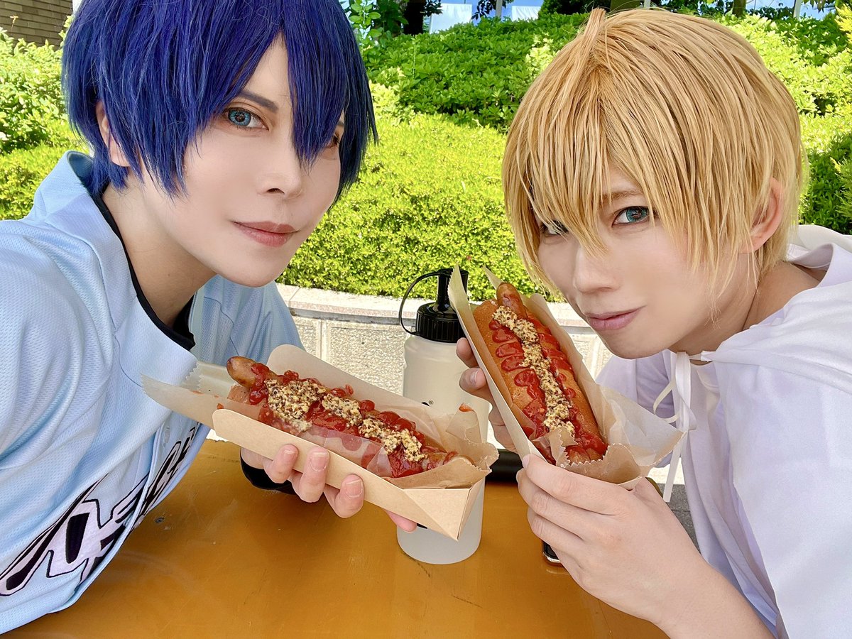 konbubu19's tweet photo. 胃袋わんぱくコスプレイヤー
イベントに出てる屋台飯堪能しがち🍚✨ https://t.co/xsD81mU3xe