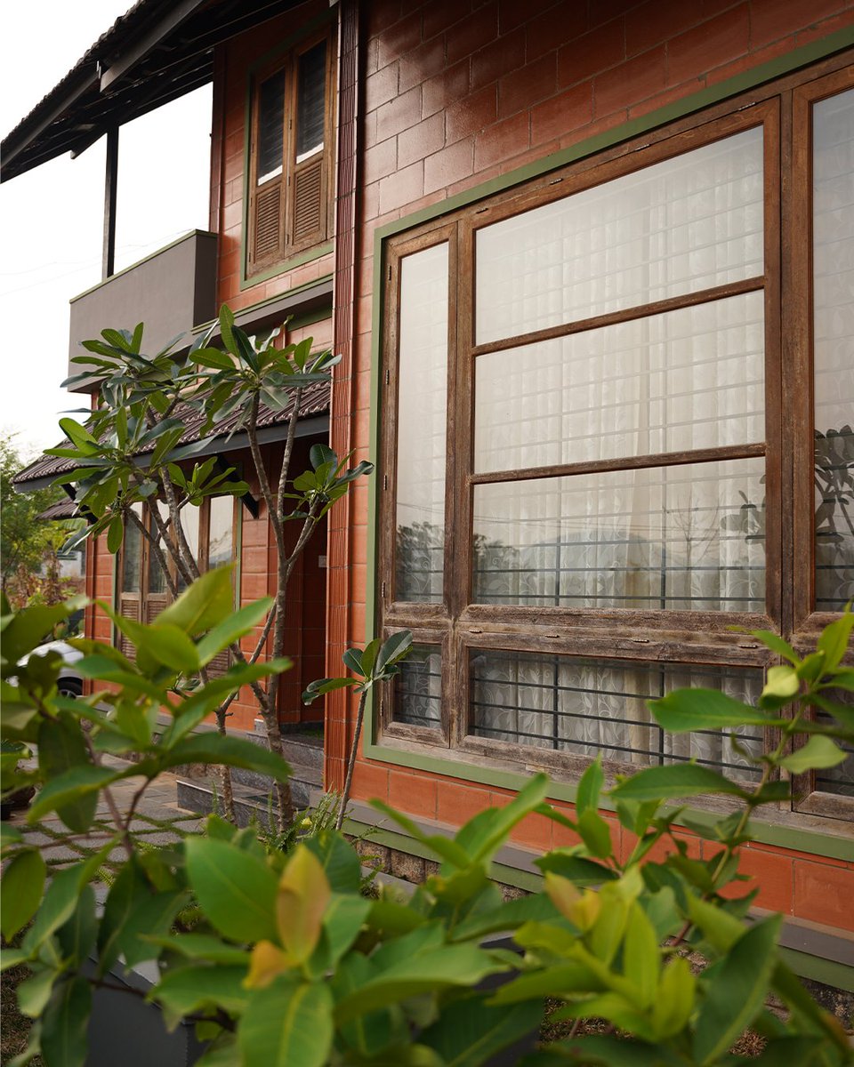 Wienerberger_In's tweet photo. One of the most important aspects of any residence is when aesthetics go beyond appearance and become deeply functional. This balance is beautifully reflected in the Santosh Residence, Kerala, built using Porotherm Smart Bricks. The exposed masonry brings a sense of raw elegance and timeless character to the structure, while also delivering superior thermal comfort, durability, and long-lasting performance. The natural texture and earthy appeal of the masonry create a warm architectural identity, proving that thoughtful design can seamlessly combine beauty, efficiency, and sustainability.

Project: Santosh Residence
Location: Kerala
Studio: Basil and Partners

#wienerbergerIndia #porotherm #BuiltStories #claybuildingmaterial #greenbuilding #hollowblocks #sustainable #comfortableliving #architects #kerala