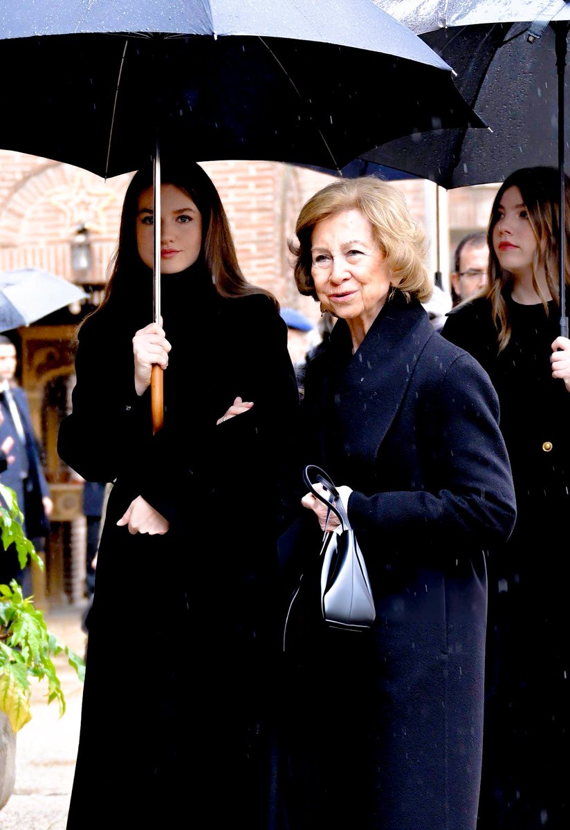 royalchildren_'s tweet photo. #PrincessLeonor The #PrincessofAsturias #InfantaSofia and #QueenSofia of Spain attend a prayer service for Princess Irene of Greece and Denmark, who died on January 15th 2026 at the age of 83, in Madrid, Spain 🕯️ -January 17th 2026.
.
📷 : Carlos Álvarez/@GettyImages https://t.co/B3lQC00CXq