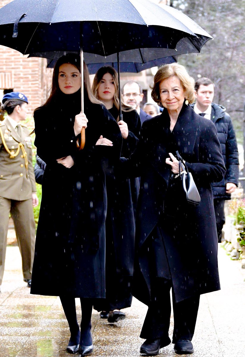 royalchildren_'s tweet photo. #PrincessLeonor The #PrincessofAsturias #InfantaSofia and #QueenSofia of Spain attend a prayer service for Princess Irene of Greece and Denmark, who died on January 15th 2026 at the age of 83, in Madrid, Spain 🕯️ -January 17th 2026.
.
📷 : Carlos Álvarez/@GettyImages https://t.co/B3lQC00CXq
